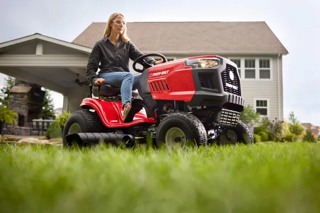 Tondeuse autoportée à éjection arrière TROYBILT 92T-R Select 382 cm³ l.92 cm