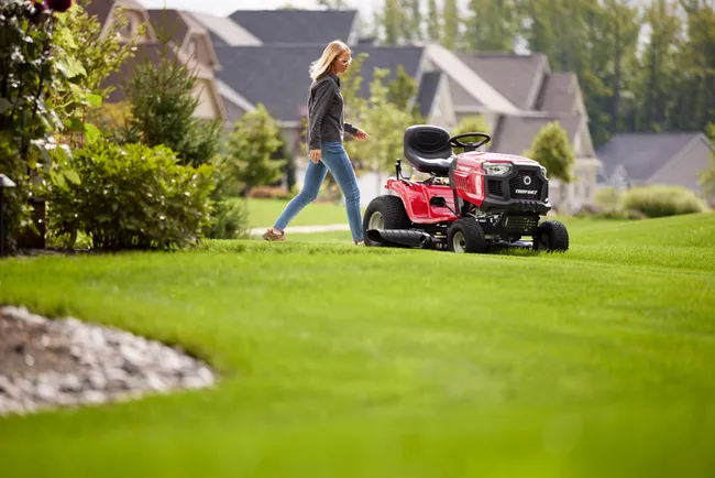 Tondeuse autoportée à éjection arrière TROYBILT 92T-R Select 382 cm³ l.92 cm – Image 5